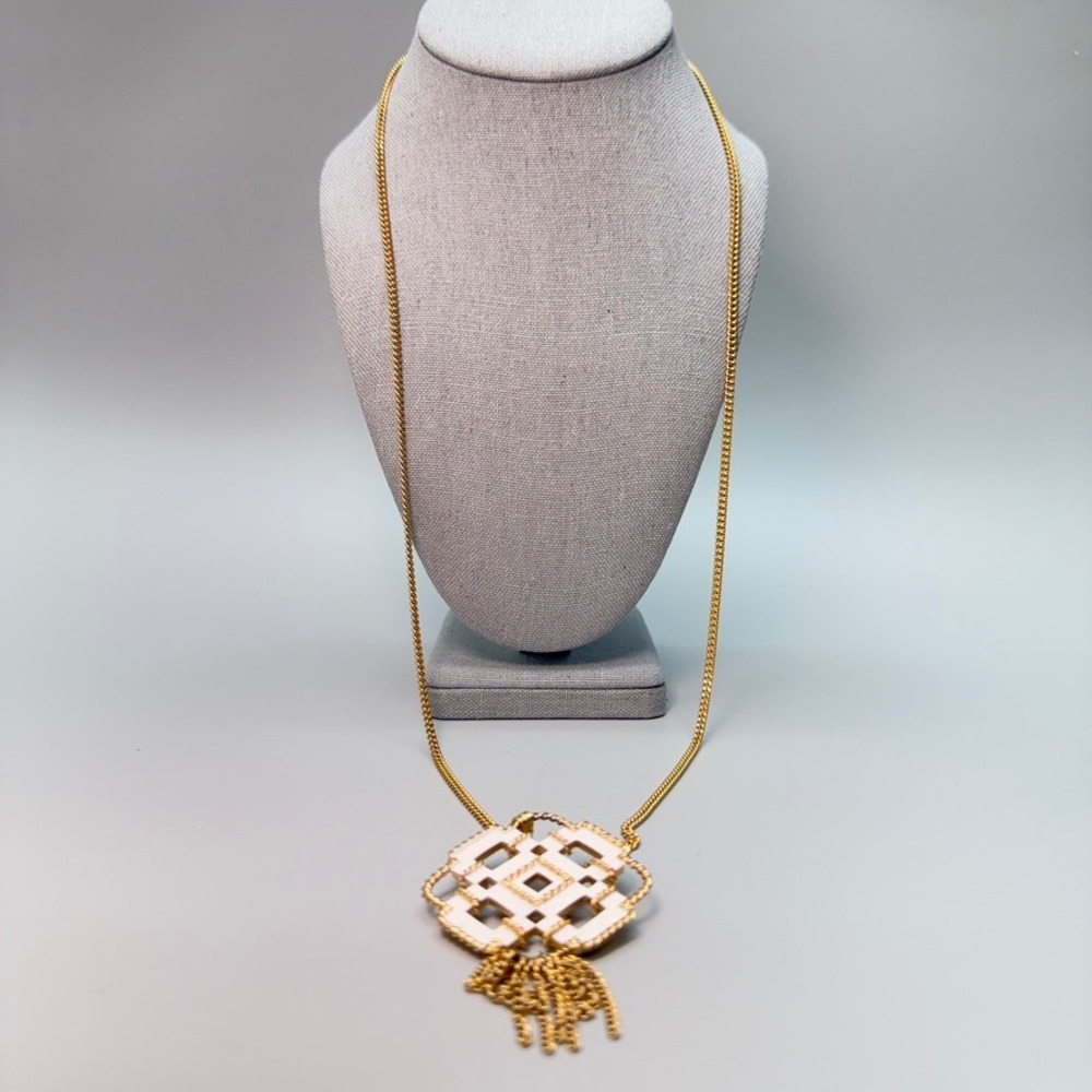VTG Avon Convertible Tassel Pendant Brooch Necklace 32"‎ Gold Tone White Enamel